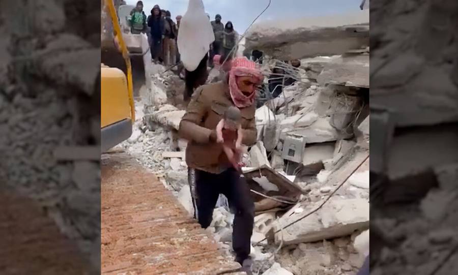 Σεισμός Τουρκία: Γυναίκα γέννησε κάτω από τα συντρίμμια και πέθανε – Έζησε το μωρό της- Ευθ.Λέκκας: «Δύσκολες οι συνθήκες, δεν υπάρχει συντονισμός» Σεισμός Τουρκία: Γυναίκα γέννησε κάτω από τα συντρίμμια και πέθανε – Έζησε το μωρό της- Ευθ.Λέκκας: «Δύσκολες οι συνθήκες, δεν υπάρχει συντονισμός»