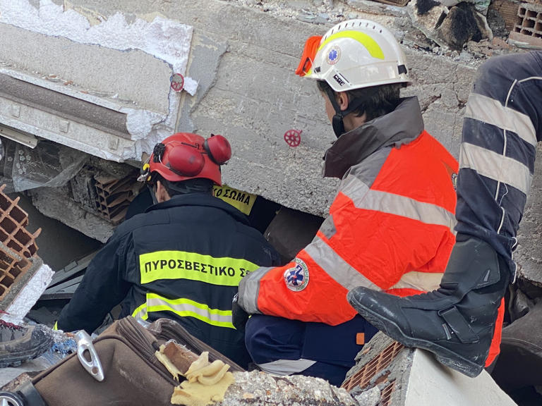 Σεισμός στην Τουρκία: «Ευχαριστούμε Ελλάδα» στο Twitter – «Ύμνοι» για τους διασώστες της ΕΜΑΚ που «πήγαν βράδυ»..!! Σεισμός στην Τουρκία: «Ευχαριστούμε Ελλάδα» στο Twitter – «Ύμνοι» για τους διασώστες της ΕΜΑΚ που «πήγαν βράδυ»..!!