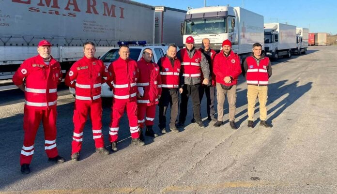 Ελληνικός Ερυθρός Σταυρός: Θερμή υποδοχή στο κομβόι ανθρωπιστικής βοήθειας στην Τουρκία (βίντεο)
