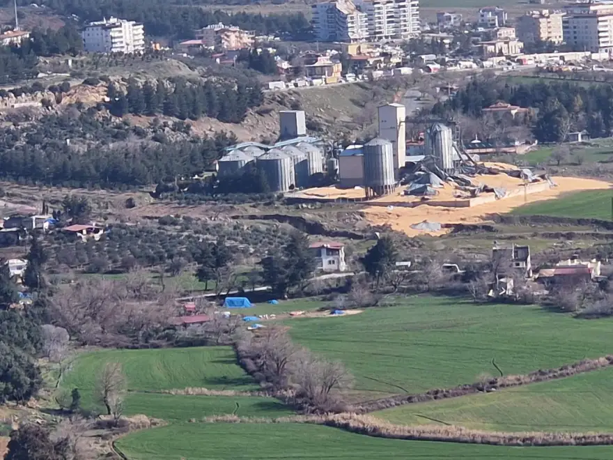 Σεισμός Τουρκίας: Έλληνες καθηγητές βρήκαν την επιφάνεια του ρήγματος- “Δεν πρόκειται να δούμε τέτοιου μεγέθους σεισμό στην Ελλάδα” λέει ο Ευθ. Λέκκας