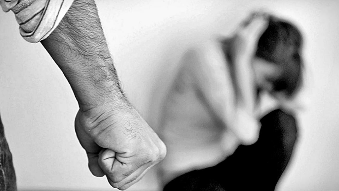 Βόλος: 45χρονος έκανε κόλαση τη ζωή της συζύγου του – Η κόρη τους φώναξε την αστυνομία για να τον συλλάβουν