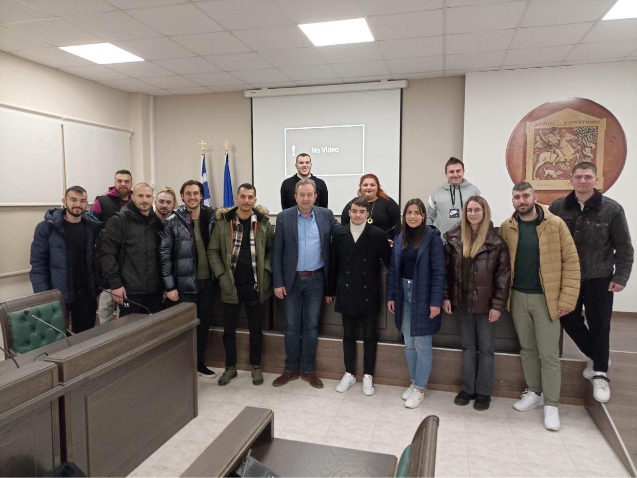 Διάλογος του βουλευτή Ροδόπης ΣΥΡΙΖΑ-ΠΣ Δημήτρη Χαρίτου με νέους και νέες στο Δημοτικό Συμβούλιο Νέων Κομοτηνής (fotos)