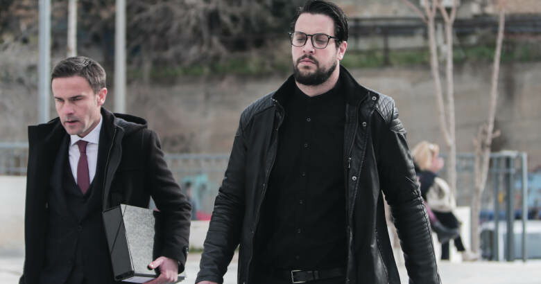 Δάκρυσε η μητέρα μέσα στο δικαστήριο με αυτά που ανέφερε ο Μάνος Δασκαλάκης Δάκρυσε η μητέρα μέσα στο δικαστήριο με αυτά που ανέφερε ο Μάνος Δασκαλάκης