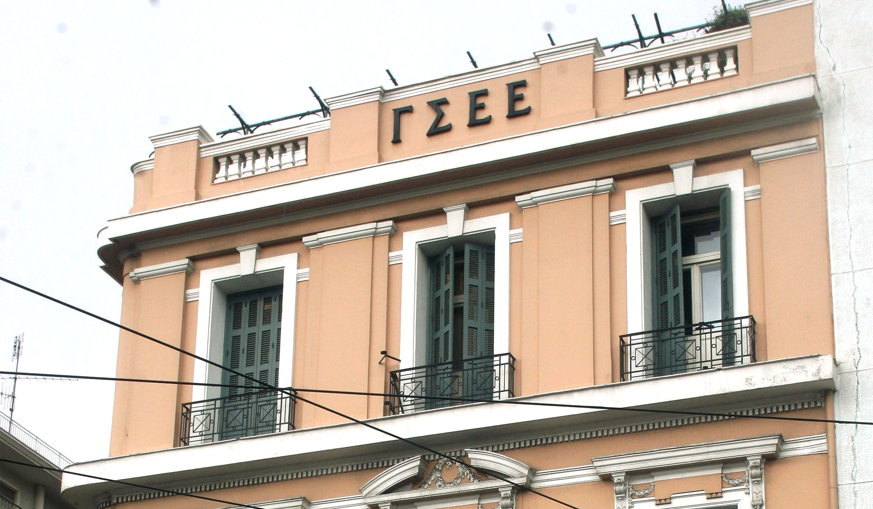Η ΓΣΕΕ προτείνει κατώτατο μισθό τα 826 ευρώ Η ΓΣΕΕ προτείνει κατώτατο μισθό τα 826 ευρώ