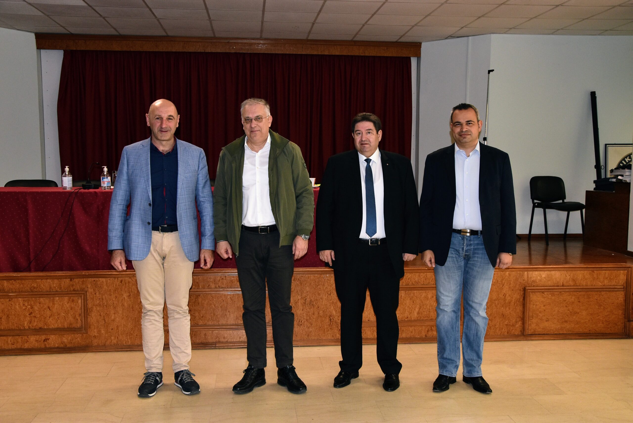 Συνάντηση της Ένωσης Αξιωματικών ΕΛ.ΑΣ ΑΜΘ με τον Υπουργό Προστασίας του Πολίτη Συνάντηση της Ένωσης Αξιωματικών ΕΛ.ΑΣ ΑΜΘ με τον Υπουργό Προστασίας του Πολίτη