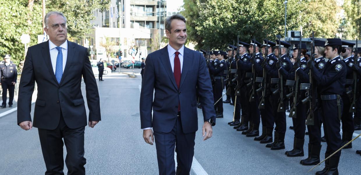 Έβρος: Μητσοτάκης & Θεοδωρικάκος υπογράφουν για την επέκταση του φράχτη- Από Ορεστιάδα ξεκινά η περιοδεία Έβρος: Μητσοτάκης & Θεοδωρικάκος υπογράφουν για την επέκταση του φράχτη- Από Ορεστιάδα ξεκινά η περιοδεία