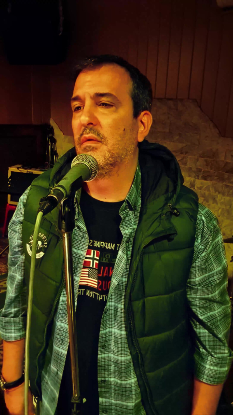 Νίκος Παπαχρήστος – «Όσο βαρούν τα σίδερα» Νίκος Παπαχρήστος – «Όσο βαρούν τα σίδερα»