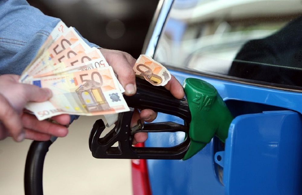 Στα ύψη παραμένουν οι τιμές στα καύσιμα – Εντυπωσιακή και η άνοδος του κόστους στέγασης Στα ύψη παραμένουν οι τιμές στα καύσιμα – Εντυπωσιακή και η άνοδος του κόστους στέγασης