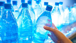 Εμφιαλωμένο νερό: Η δύσκολη εξίσωση της ανακύκλωσης και οι αλλαγές στην τιμή από την 1η Ιουλίου