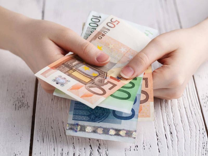 Ποιοι είναι δικαιούχοι του επιδόματος «νοικοκυριού» 200 ευρώ-Θα μοιραστούν 42 εκατ. ευρώ