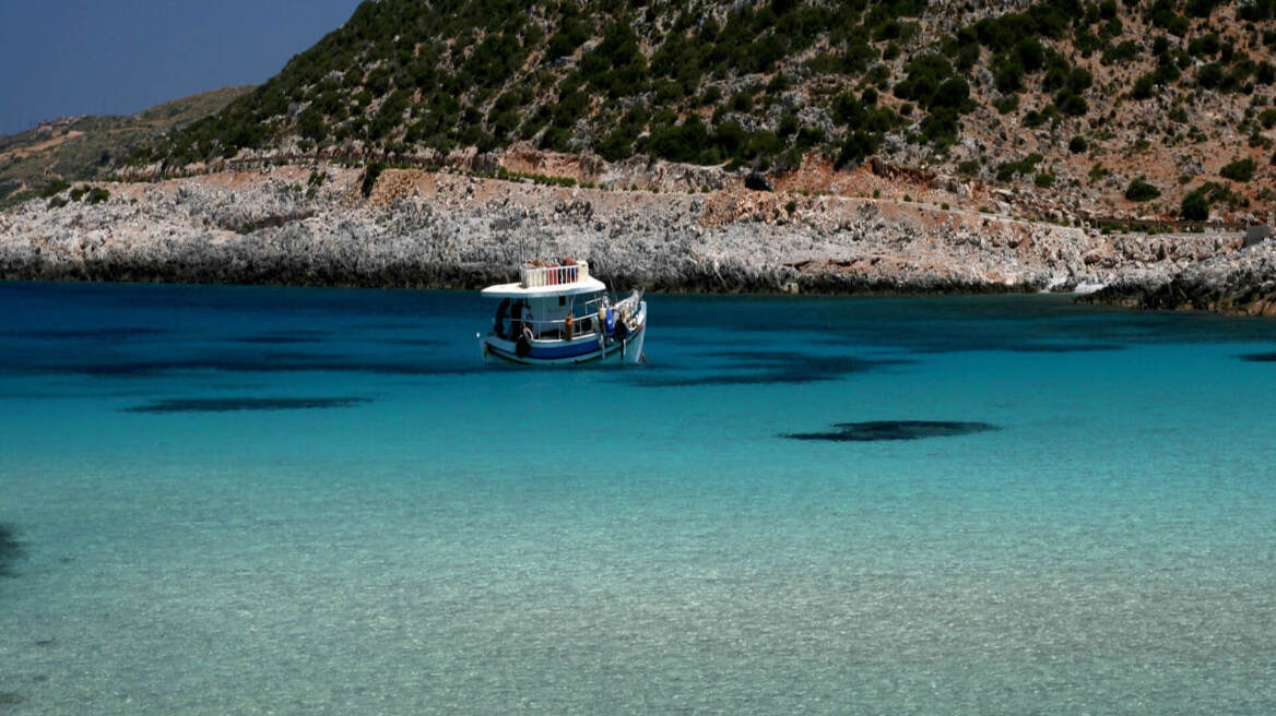 Πληθαίνουν τα δημοσιεύματα του εξωτερικού που αποθεώνουν  ελληνικό νησί ως no 1 προορισμό για βιώσιμο τουρισμό-Το αποκαλούν “φυσική όαση χωρίς οργανωμένες παραλίες”