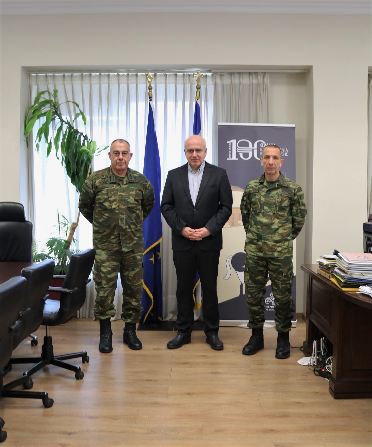 Επίσκεψη στον Περιφερειάρχη ΑΜΘ Χρήστο Μέτιο του νέου και του απερχόμενου Διοικητήτης 29ης Ταξιαρχίας Επίσκεψη στον Περιφερειάρχη ΑΜΘ Χρήστο Μέτιο του νέου και του απερχόμενου Διοικητήτης 29ης Ταξιαρχίας