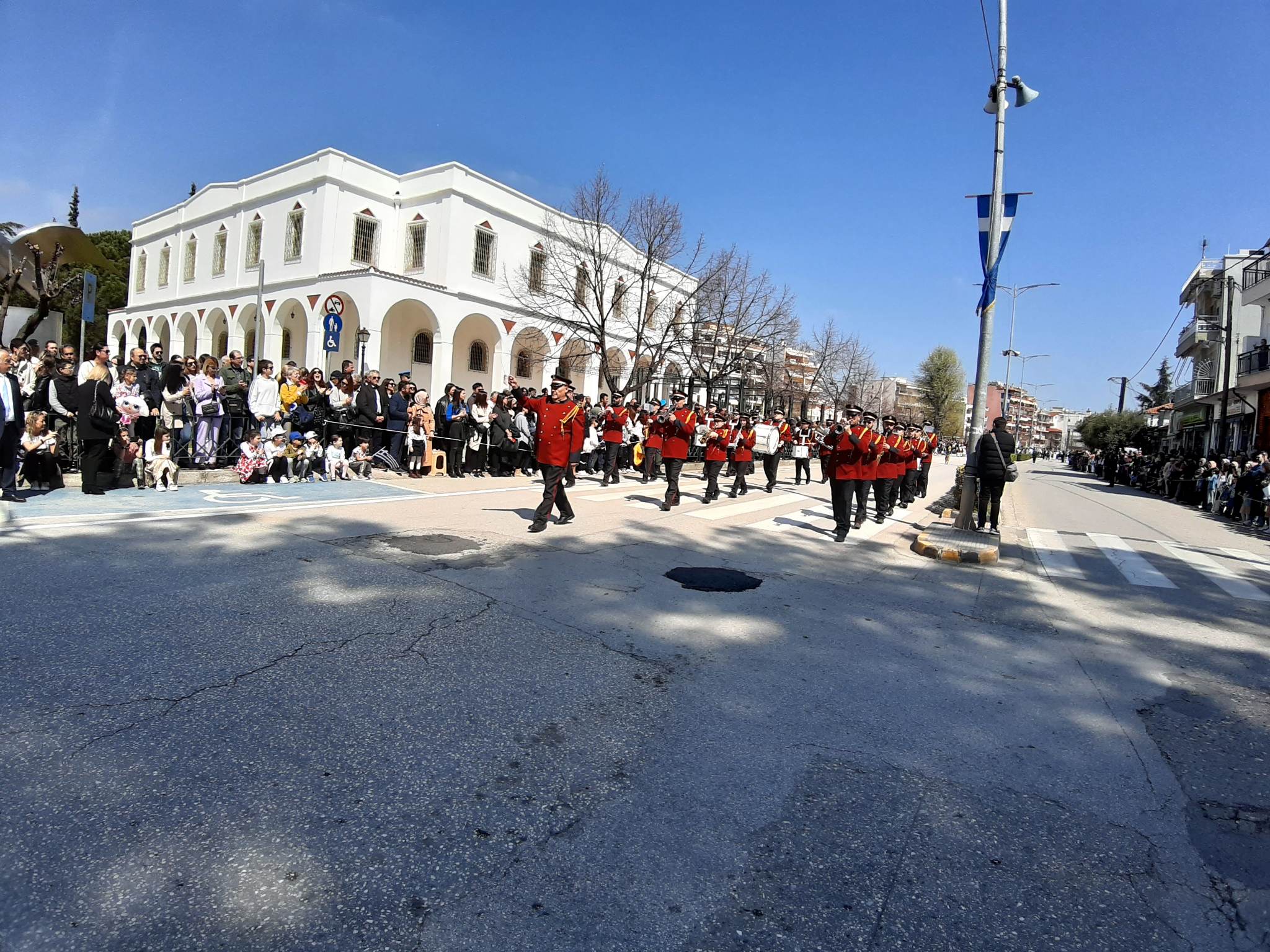 Κομοτηνή: Πραγματοποιήθηκε με λαμπρότητα η μαθητική και στρατιωτική παρέλαση για την 25η Μαρτίου -Video με όλες τις συμμετοχές και δηλώσεις επισήμων Κομοτηνή: Πραγματοποιήθηκε με λαμπρότητα η μαθητική και στρατιωτική παρέλαση για την 25η Μαρτίου -Video με όλες τις συμμετοχές και δηλώσεις επισήμων
