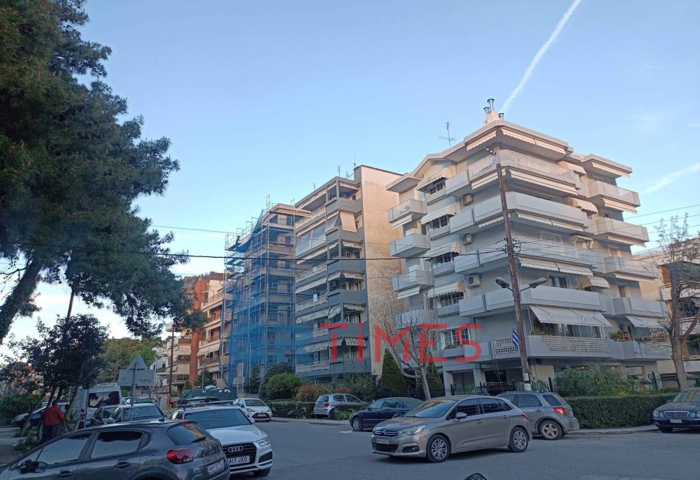 Θεσσαλονίκη: Αίσιο τέλος με τη γυναίκα που απειλούσε να πέσει στο κενό Θεσσαλονίκη: Αίσιο τέλος με τη γυναίκα που απειλούσε να πέσει στο κενό