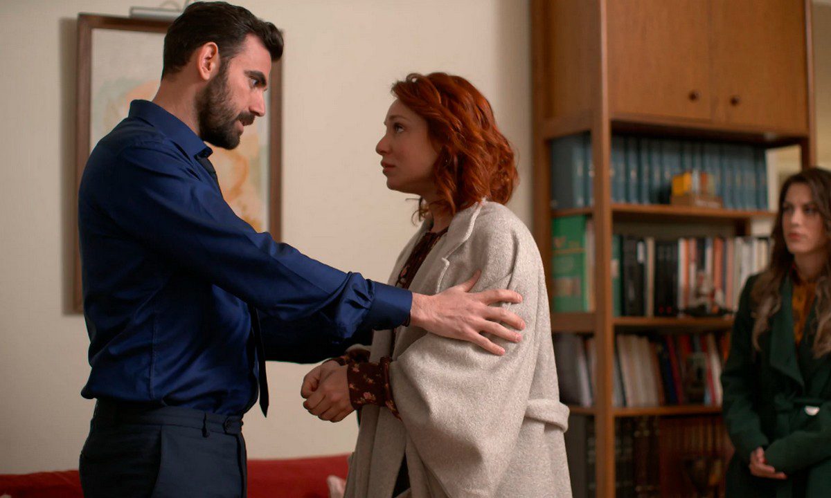 Μαύρο Ρόδο: Χαμός με Μπόγρη και Σταυρίνο – Έτοιμος να τον τελειώσει Μαύρο Ρόδο: Χαμός με Μπόγρη και Σταυρίνο – Έτοιμος να τον τελειώσει