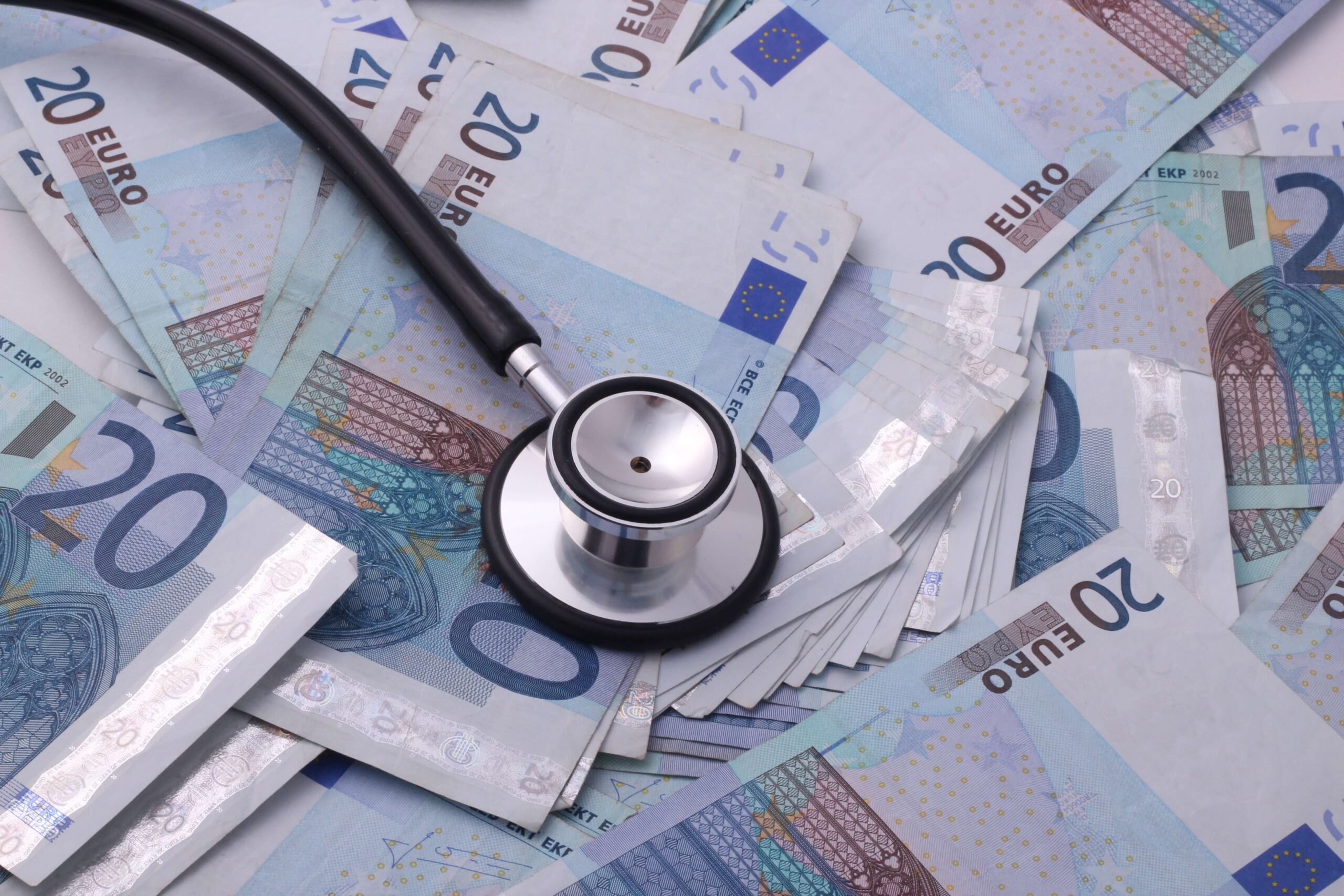 13η η Ελλάδα στην Ε.Ε. στον κατώτατο μισθό 13η η Ελλάδα στην Ε.Ε. στον κατώτατο μισθό