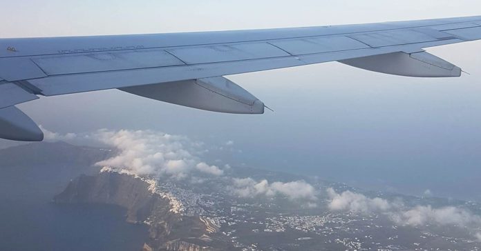 Θρίλερ σε πτήση από Αθήνα για Ρόδο Θρίλερ σε πτήση από Αθήνα για Ρόδο