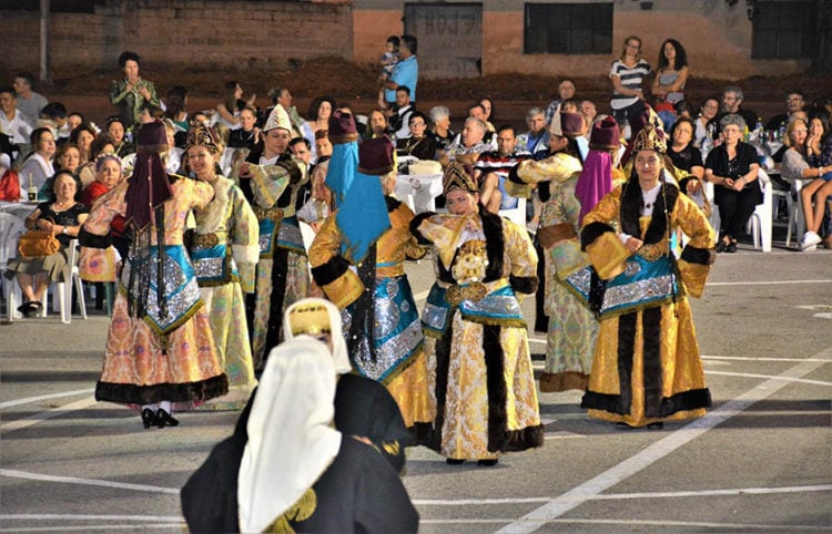 1.500 χορευτές Θράκης, Μικρασίας και Πόντου θα «ξεσηκώσουν» τη Θεσσαλονίκη (video) 1.500 χορευτές Θράκης, Μικρασίας και Πόντου θα «ξεσηκώσουν» τη Θεσσαλονίκη (video)