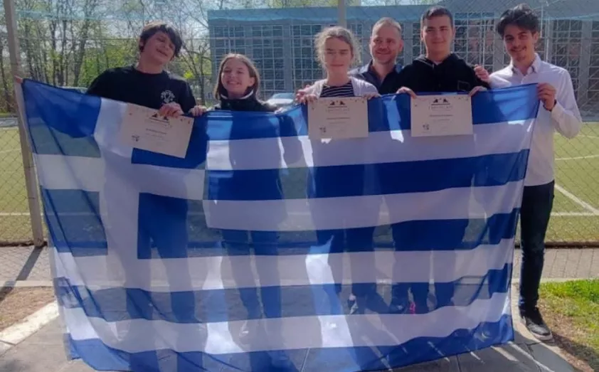 Ομάδα μαθητών του “Άξιον” κατέκτησε το χρυσό σε διεθνές τουρνουά Φυσικής στη Σόφια -Αρχηγός τους Κομοτηναία μαθήτρια Ομάδα μαθητών του “Άξιον” κατέκτησε το χρυσό σε διεθνές τουρνουά Φυσικής στη Σόφια -Αρχηγός τους Κομοτηναία μαθήτρια