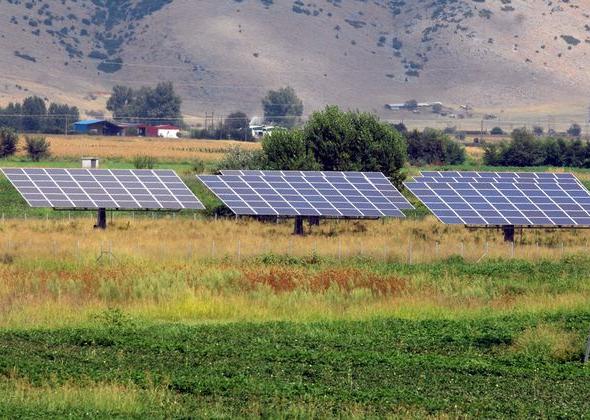 Αγρότες: Πρόγραμμα του ΥΠΕΝ προβλέπει ενίσχυση 30% για νέα φωτοβολταϊκά και έως 90% για μπαταρίες Αγρότες: Πρόγραμμα του ΥΠΕΝ προβλέπει ενίσχυση 30% για νέα φωτοβολταϊκά και έως 90% για μπαταρίες