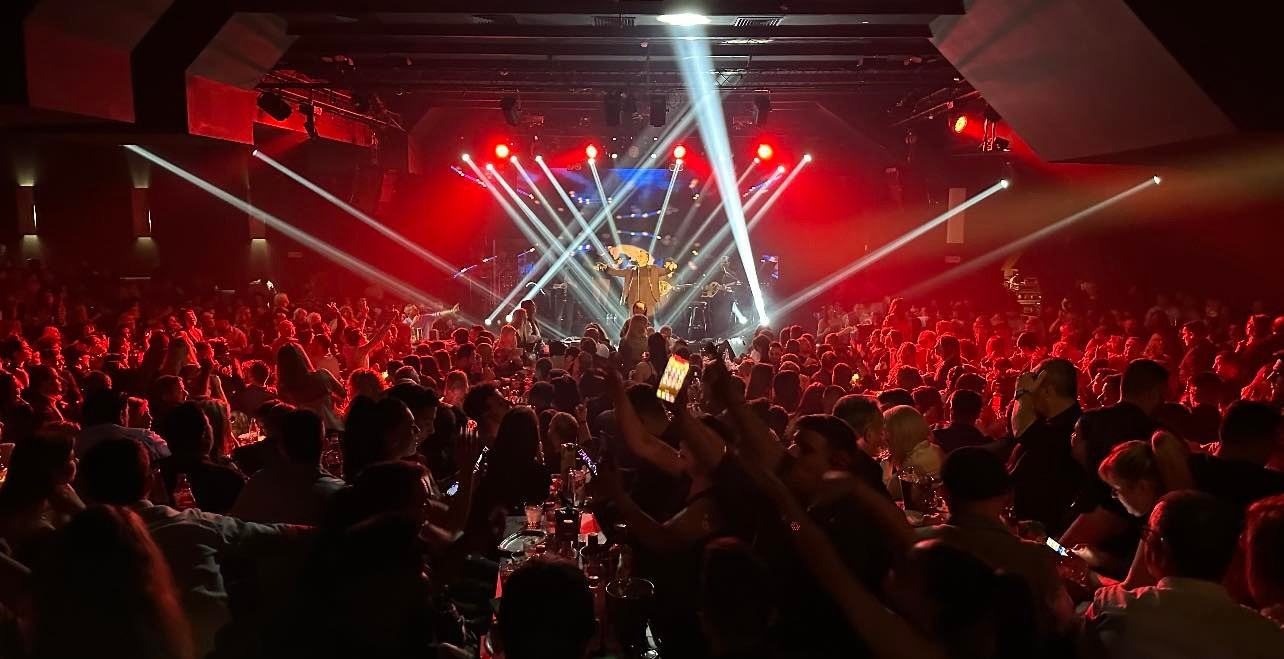 Η sold out περιοδεία του Νίκου Μακρόπουλου στην Αμερική Η sold out περιοδεία του Νίκου Μακρόπουλου στην Αμερική