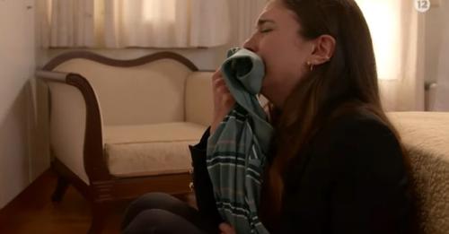 Παγιδευμένοι: «Ξεσπάει σε λυγμούς η Άννα μόλις μαθαίνει για το θάνατο του πατέρα της» (video) Παγιδευμένοι: «Ξεσπάει σε λυγμούς η Άννα μόλις μαθαίνει για το θάνατο του πατέρα της» (video)