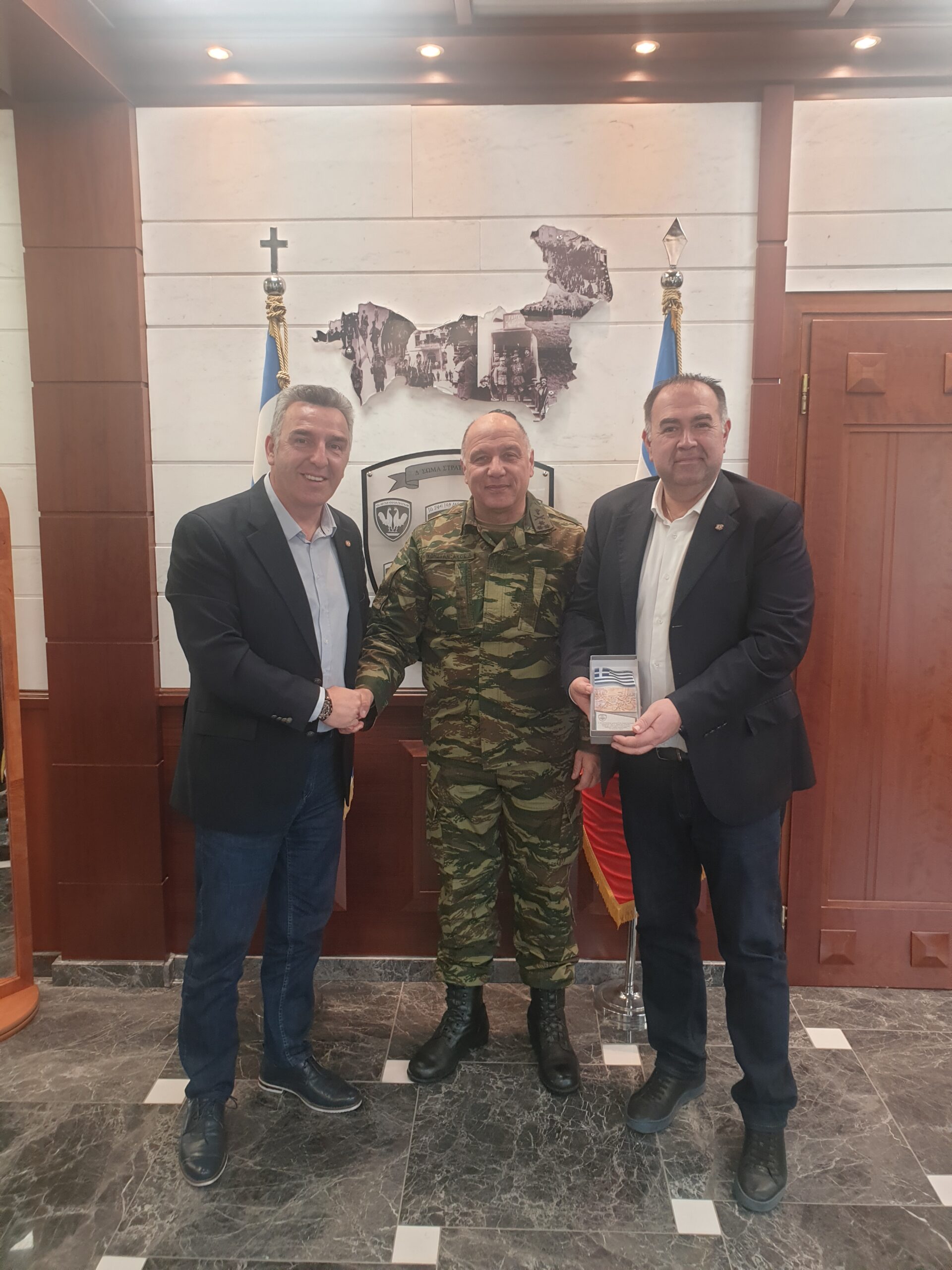 Συνάντηση αντιπροσωπείας του Δ.Σ. του Τμήματος ΑΧΕΠΑ “Ορφεύς” HJ-20 με τον Διοικητή του Δ’ Σώματος Στρατού Συνάντηση αντιπροσωπείας του Δ.Σ. του Τμήματος ΑΧΕΠΑ “Ορφεύς” HJ-20 με τον Διοικητή του Δ’ Σώματος Στρατού