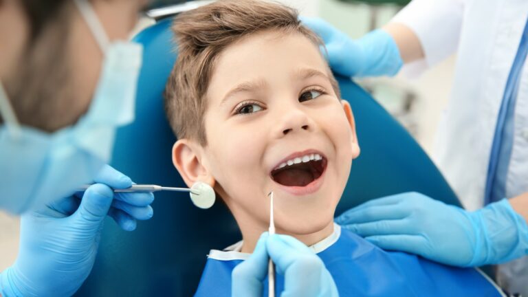 Ξεκινά το Dentist Pass: Οι δικαιούχοι και τα ποσά – Πώς θα υποβάλλετε αίτηση Ξεκινά το Dentist Pass: Οι δικαιούχοι και τα ποσά – Πώς θα υποβάλλετε αίτηση