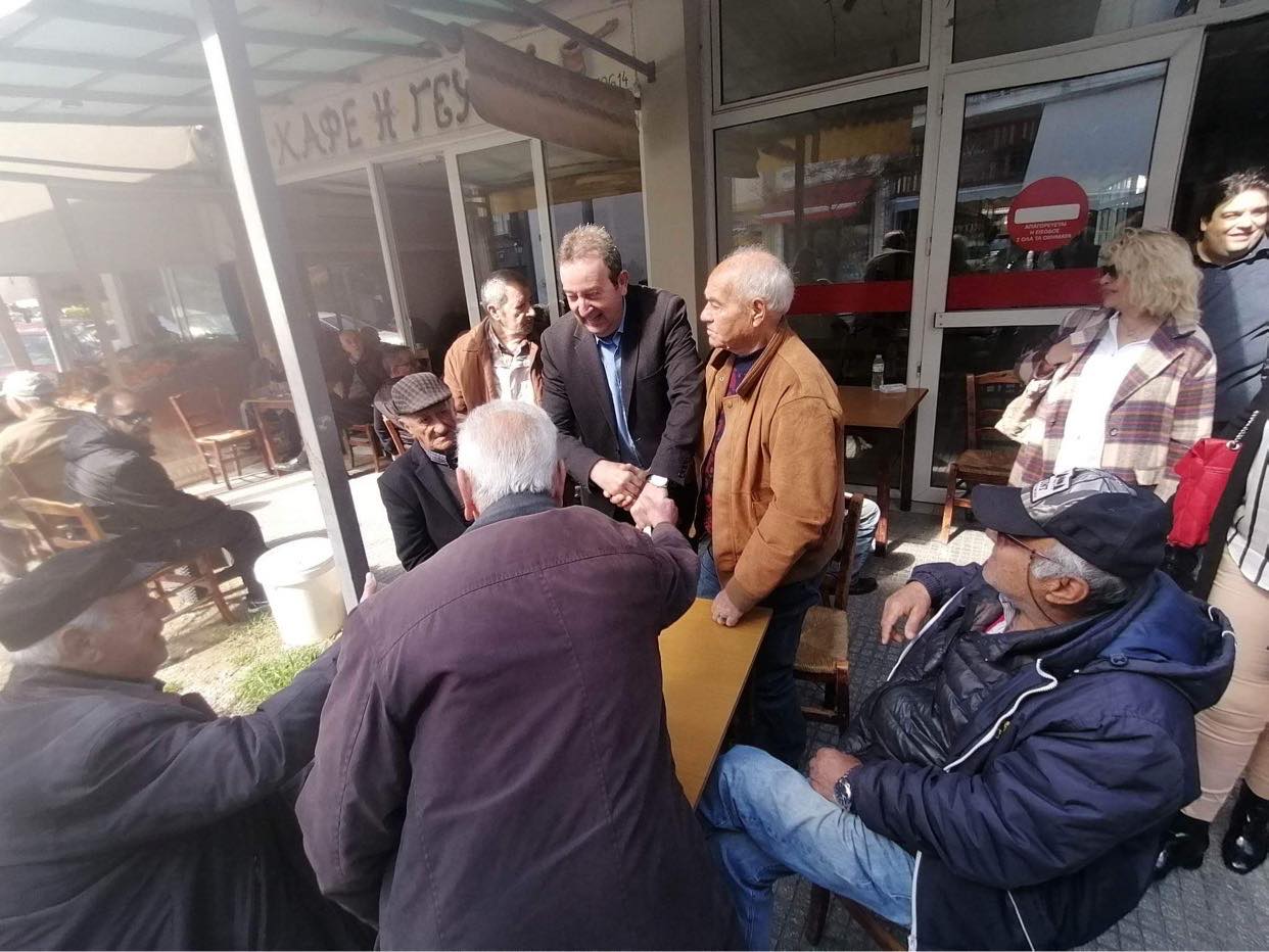 Ο βουλευτής Ροδόπης ΣΥΡΙΖΑ-ΠΣ Δημήτρης Χαρίτου στη Δημοτική Αγορά Κομοτηνής και τον σύλλογο «Άγιοι Θεόδωροι»