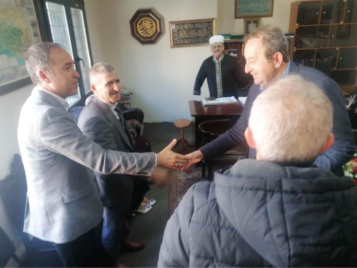 Ευχές του βουλευτή Ροδόπης ΣΥΡΙΖΑ-ΠΣ Δημήτρη Χαρίτου στον Τοποτηρητή Μουφτή Κομοτηνής και σε μουσουλμάνους συμπολίτες του για το Ραμαζάνι Μπαϊράμι Ευχές του βουλευτή Ροδόπης ΣΥΡΙΖΑ-ΠΣ Δημήτρη Χαρίτου στον Τοποτηρητή Μουφτή Κομοτηνής και σε μουσουλμάνους συμπολίτες του για το Ραμαζάνι Μπαϊράμι