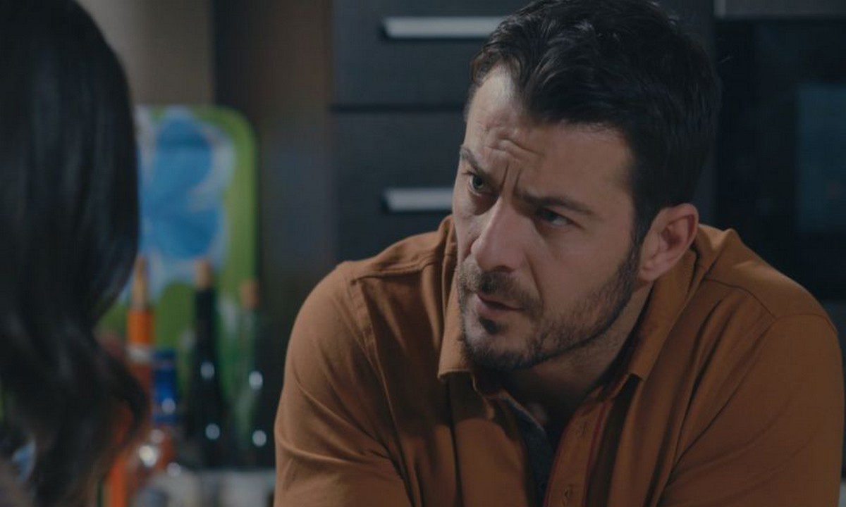 Η γη της ελιάς: Ο Ορέστης ψάχνει απαντήσεις στον τάφο του Κίμωνα