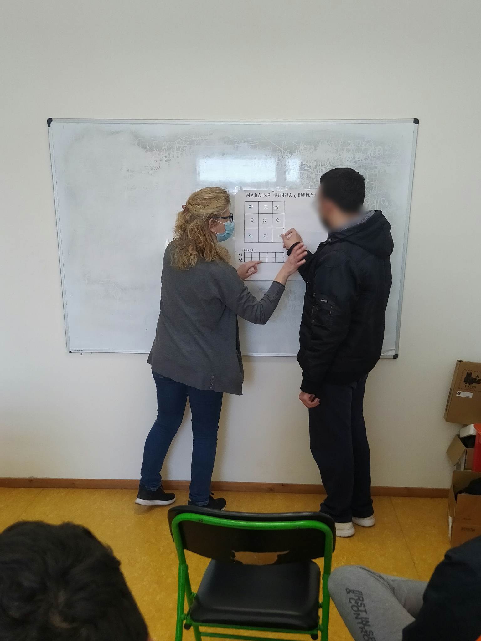 «Επιτραπέζιο παιχνίδι – Παίζοντας μαθαίνω Χημεία και Πληροφορική» στο Ειδικό Γυμνάσιο-Λύκειο Κομοτηνής «Επιτραπέζιο παιχνίδι – Παίζοντας μαθαίνω Χημεία και Πληροφορική» στο Ειδικό Γυμνάσιο-Λύκειο Κομοτηνής