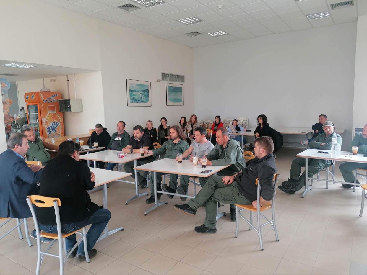 Ο υποψήφιος βουλευτής Ροδόπης ΣΥΡΙΖΑ-ΠΣ Δημήτρης Χαρίτου στο εργοστάσιο ΔΕΗ/ΑΗΣ στη ΒΙΠΕ Κομοτηνής Ο υποψήφιος βουλευτής Ροδόπης ΣΥΡΙΖΑ-ΠΣ Δημήτρης Χαρίτου στο εργοστάσιο ΔΕΗ/ΑΗΣ στη ΒΙΠΕ Κομοτηνής