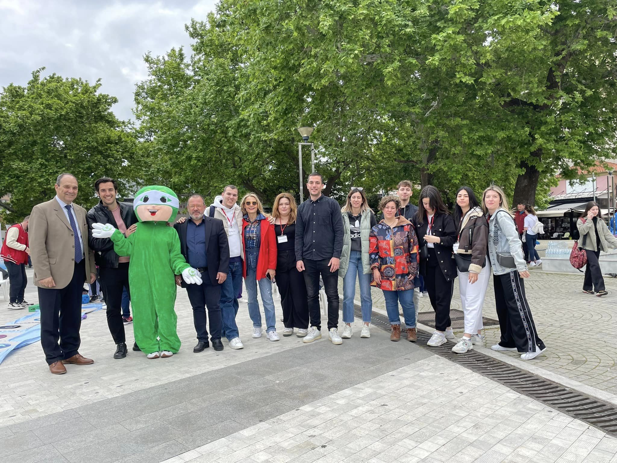 Κομοτηνή: «ΜΑΘΗΤΕΣ: επιΔΡΩΝΤΑΣ ΠΡΑΣΙΝΑ» στην πλατεία Ειρήνης, με τη συμμετοχή πολλών Συλλόγων και στο πλαίσιο του 2ου Green Fest που εντάσσεται στα “Ελευθέρια Θράκης 2023”(φωτος) Κομοτηνή: «ΜΑΘΗΤΕΣ: επιΔΡΩΝΤΑΣ ΠΡΑΣΙΝΑ» στην πλατεία Ειρήνης, με τη συμμετοχή πολλών Συλλόγων και στο πλαίσιο του 2ου Green Fest που εντάσσεται στα “Ελευθέρια Θράκης 2023”(φωτος)