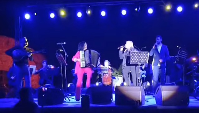 Το αδιαχώρητο στη συναυλία με Πέγκυ Ζήνα & Ζωή Τηγανούρια! [video+φώτος]