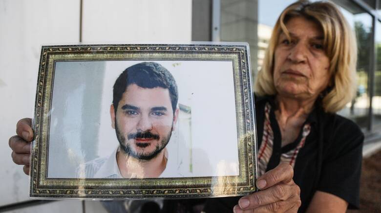 Σε 2 συλλήψεις για την αρπαγή και δολοφονία του 26χρονου Μάριου Παπαγεωργίου προχώρησαν οι Αρχές.-Πληροφορίες για 4 ακόμα συλλήψεις εμπλεκομένων τις επόμενες ημέρες. Σε 2 συλλήψεις για την αρπαγή και δολοφονία του 26χρονου Μάριου Παπαγεωργίου προχώρησαν οι Αρχές.-Πληροφορίες για 4 ακόμα συλλήψεις εμπλεκομένων τις επόμενες ημέρες.