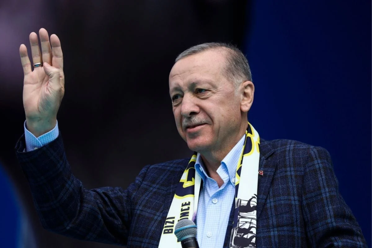 Εκλογές στην Τουρκία: Μεγάλη νίκη του  Ερντογάν- Το ερωτικό τραγούδι που ερμήνευσε  και ξεσήκωσε τον κόσμο (video)