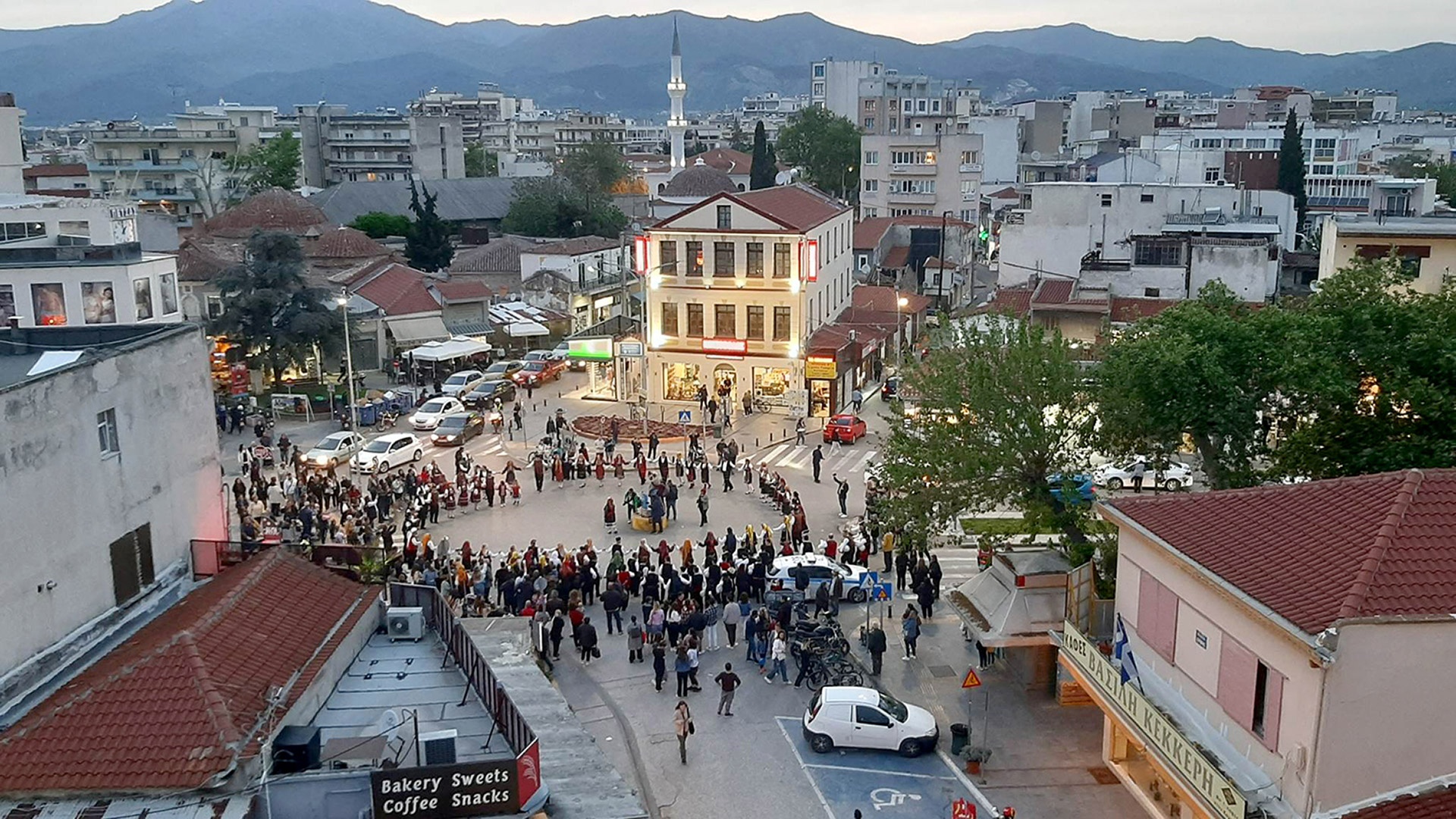 Κομοτηνή: Η Αρχή των εκδηλώσεων των “Ελευθερίων Θράκης 2023” έγινε με παραδοσιακή πατινάδα, χορό και τραγούδια Κομοτηνή: Η Αρχή των εκδηλώσεων των “Ελευθερίων Θράκης 2023” έγινε με παραδοσιακή πατινάδα, χορό και τραγούδια