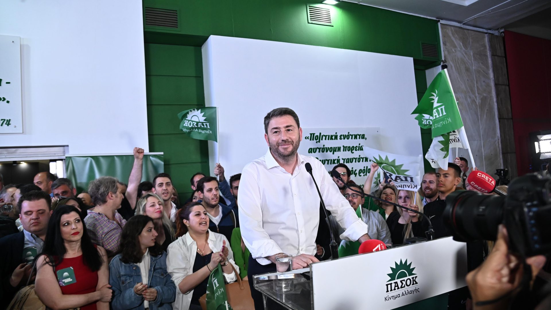 Ανδρουλάκης: «Ανατέλλει ο ήλιος της ελπίδας, της προόδου και της προοπτικής για όλους τους Έλληνες» Ανδρουλάκης: «Ανατέλλει ο ήλιος της ελπίδας, της προόδου και της προοπτικής για όλους τους Έλληνες»