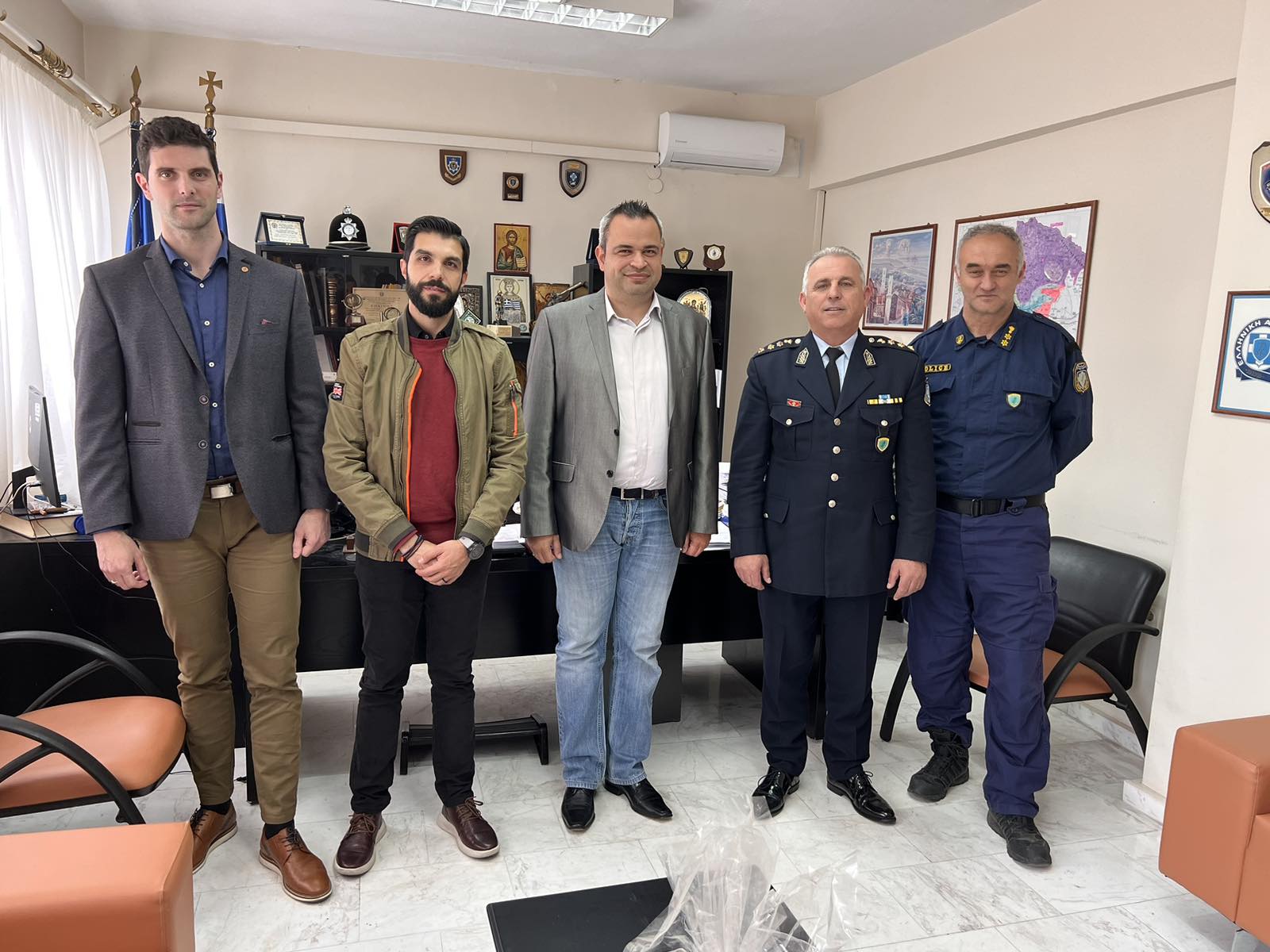Συνάντηση Ένωσης Αξιωματικών ΑΜΘ με Διευθυντή και Προσωπικό της Δ.Α. Ξάνθης Συνάντηση Ένωσης Αξιωματικών ΑΜΘ με Διευθυντή και Προσωπικό της Δ.Α. Ξάνθης