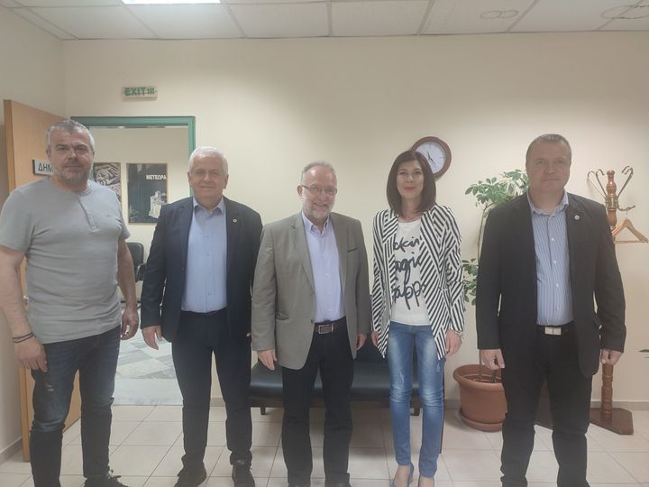 Αντιπροσωπεία της Ένωσης Στρατιωτικών ΑΜ-Θ επισκέφτηκε το Δήμαρχο Μαρωνείας Σαπών Αντιπροσωπεία της Ένωσης Στρατιωτικών ΑΜ-Θ επισκέφτηκε το Δήμαρχο Μαρωνείας Σαπών