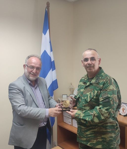 Εθιμοτυπική επίσκεψη στο Δήμαρχο Μαρωνείας Σαπών από το διοικητή της Μεραρχίας Υποστήριξη Θεσσαλονίκης Εθιμοτυπική επίσκεψη στο Δήμαρχο Μαρωνείας Σαπών από το διοικητή της Μεραρχίας Υποστήριξη Θεσσαλονίκης