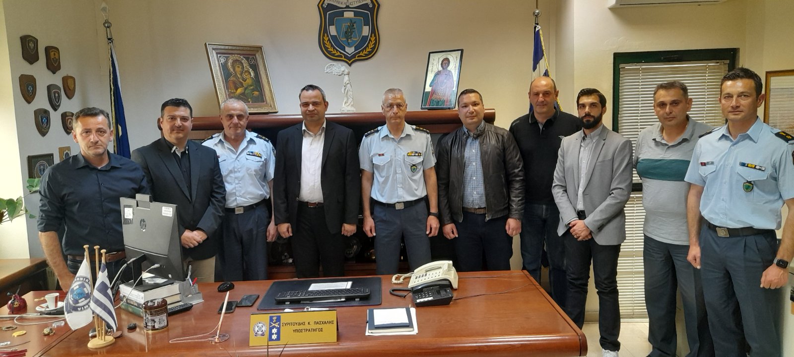 Συνάντηση Ένωσης Αξιωματικών ΕΛ.ΑΣ ΑΜ-Θ με το Γενικό Περιφερειακό Αστυνομικό Διευθυντή ΑΜ-Θ Συνάντηση Ένωσης Αξιωματικών ΕΛ.ΑΣ ΑΜ-Θ με το Γενικό Περιφερειακό Αστυνομικό Διευθυντή ΑΜ-Θ