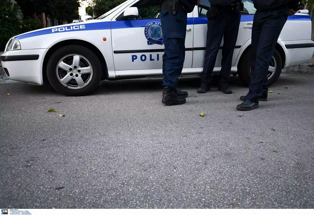 Γιάννενα: Ανήλικοι έκαναν γυαλιά- καρφιά το 4ο Γυμνάσιο-Συνελήφθησαν και οι γονείς τους… Γιάννενα: Ανήλικοι έκαναν γυαλιά- καρφιά το 4ο Γυμνάσιο-Συνελήφθησαν και οι γονείς τους…
