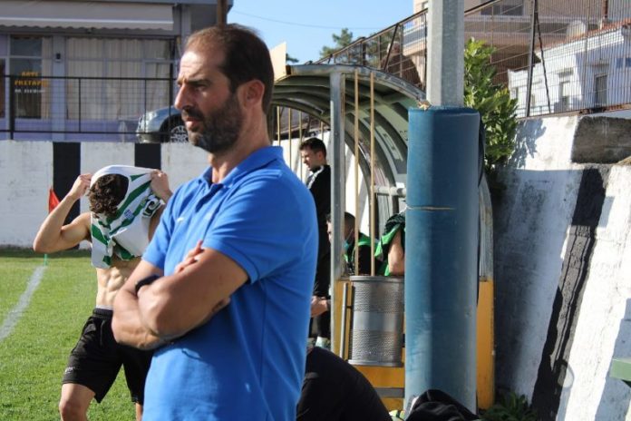 Αντιδρά η μάζα των οπαδών του Πανθρακικού στην απόφαση της διοίκησης να διώξει τον Νίκο Μπαχαρίδη Αντιδρά η μάζα των οπαδών του Πανθρακικού στην απόφαση της διοίκησης να διώξει τον Νίκο Μπαχαρίδη