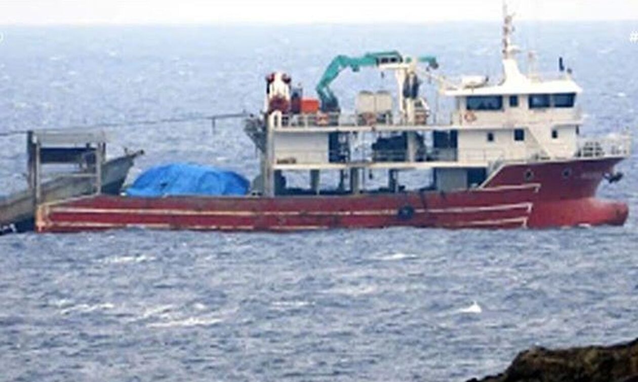 Τούρκοι ψαράδες ύψωσαν σημαία στα Κύθηρα! Τούρκοι ψαράδες ύψωσαν σημαία στα Κύθηρα!