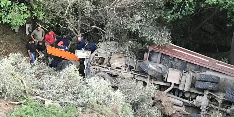 Κίσαμος: Φορτηγό έπεσε σε γκρεμό – Κρίσιμες ώρες για οδηγό και συνοδηγό! Κίσαμος: Φορτηγό έπεσε σε γκρεμό – Κρίσιμες ώρες για οδηγό και συνοδηγό!