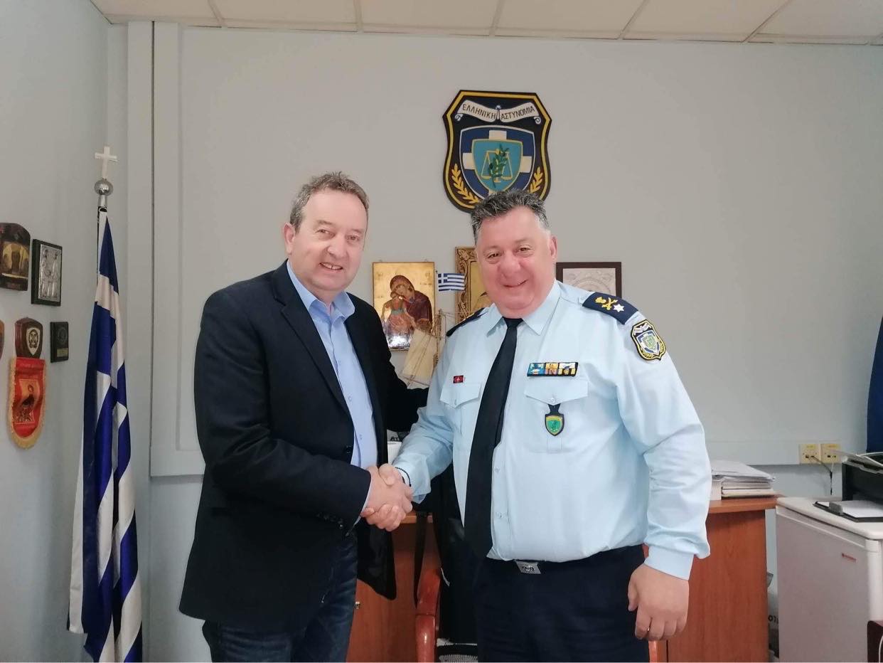 Ο υποψήφιος βουλευτής ΣΥΡΙΖΑ-ΠΣ Ροδόπης Δημήτρης Χαρίτου συνέχισε τις επισκέψεις του στο Αστυνομικό Μέγαρο Κομοτηνής Ο υποψήφιος βουλευτής ΣΥΡΙΖΑ-ΠΣ Ροδόπης Δημήτρης Χαρίτου συνέχισε τις επισκέψεις του στο Αστυνομικό Μέγαρο Κομοτηνής