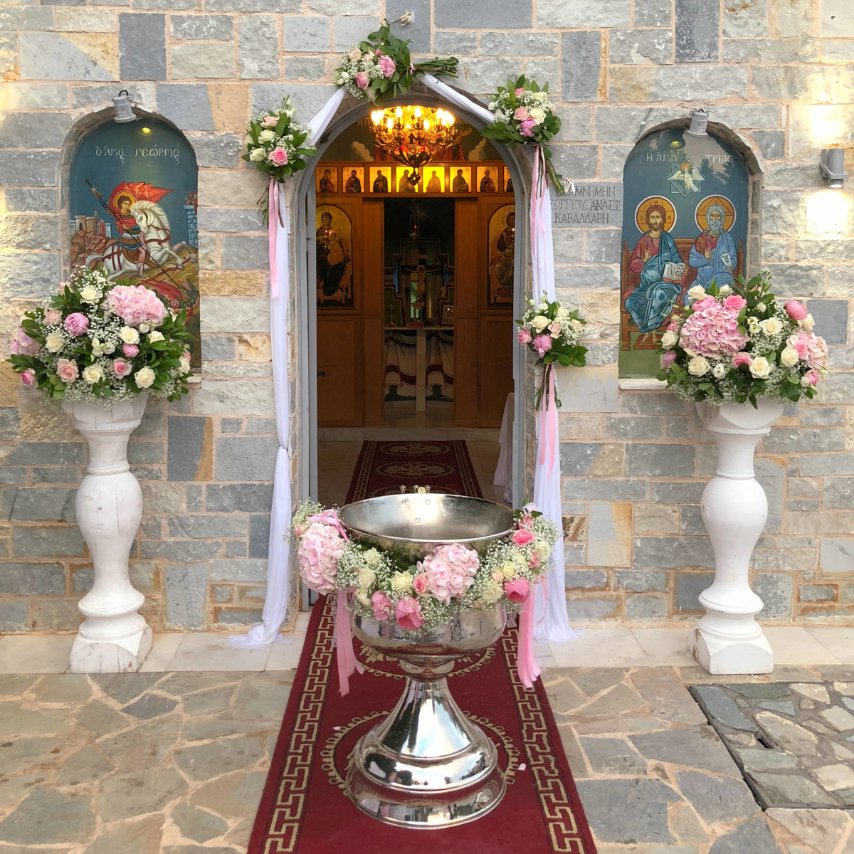 Πήγε σε βάφτιση και έκλεψε τον σταυρό του μωρού αμέσως μετά το μυστήριο! Πήγε σε βάφτιση και έκλεψε τον σταυρό του μωρού αμέσως μετά το μυστήριο!