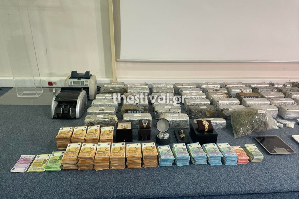 Θεσσαλονίκη: Άλλες τέσσερις συλλήψεις για το κύκλωμα με τα 104 κιλά κοκαΐνης Θεσσαλονίκη: Άλλες τέσσερις συλλήψεις για το κύκλωμα με τα 104 κιλά κοκαΐνης
